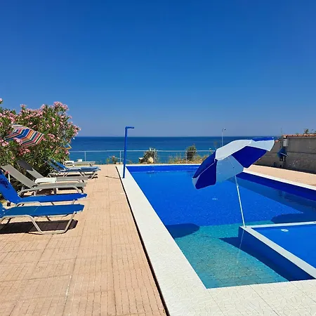 アパート Ithaka 3 *